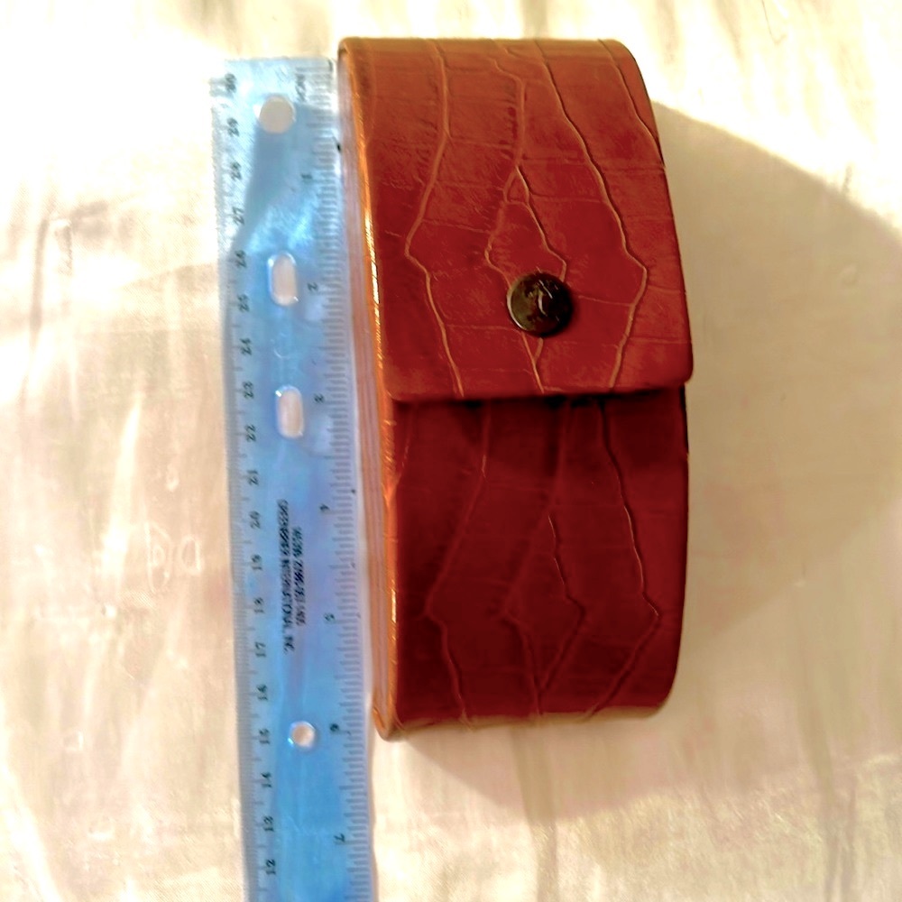 Stunning TOMMY BAHAMA SUN GLASS CASE ONLY